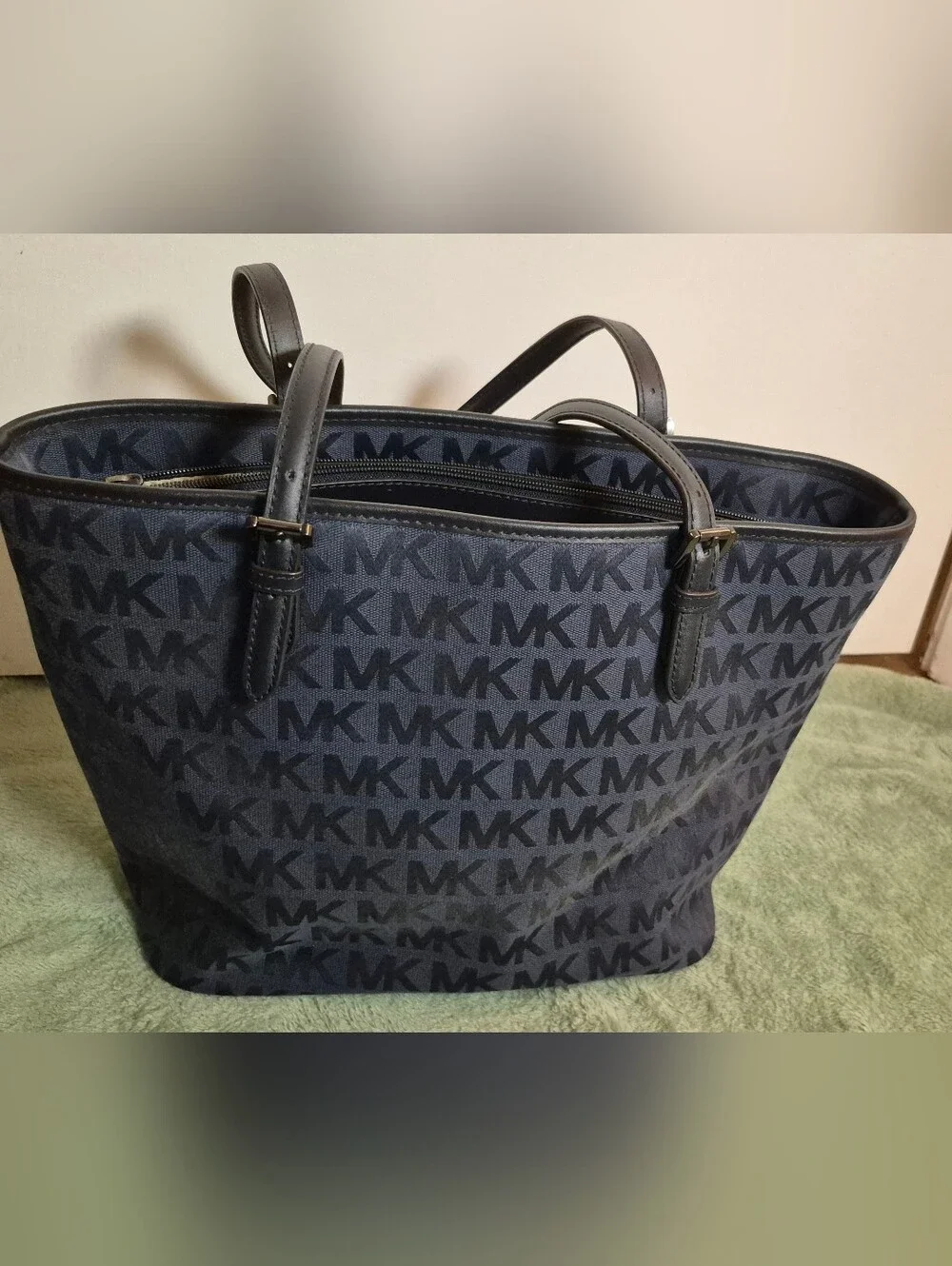 Michael Kors Jet Set MK Signature Tote In Navy Blue.